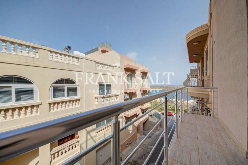 Charming Three-Bedroom Apartment with Sea Views in Mellieħa